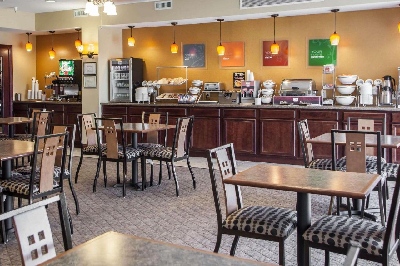 Comfort Suites Bloomington I-55 And I-74 Extérieur photo