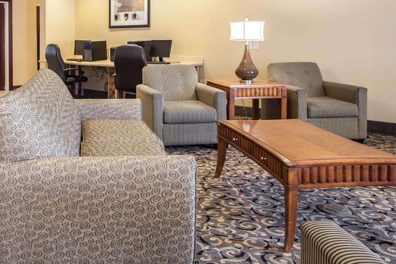 Comfort Suites Bloomington I-55 And I-74 Extérieur photo