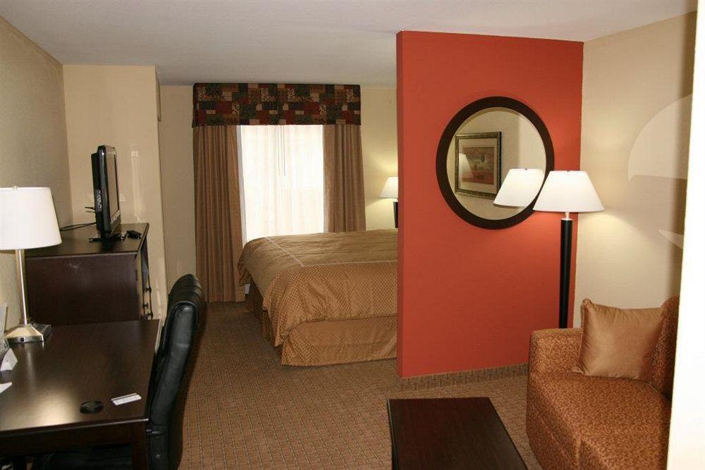 Comfort Suites Bloomington I-55 And I-74 Extérieur photo