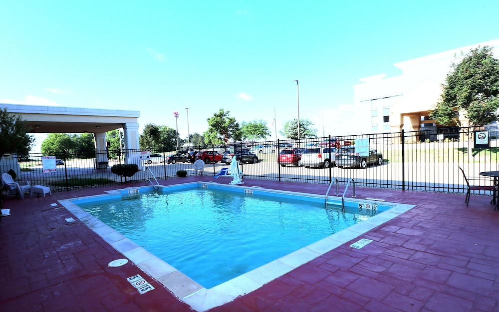 Comfort Suites Bloomington I-55 And I-74 Extérieur photo