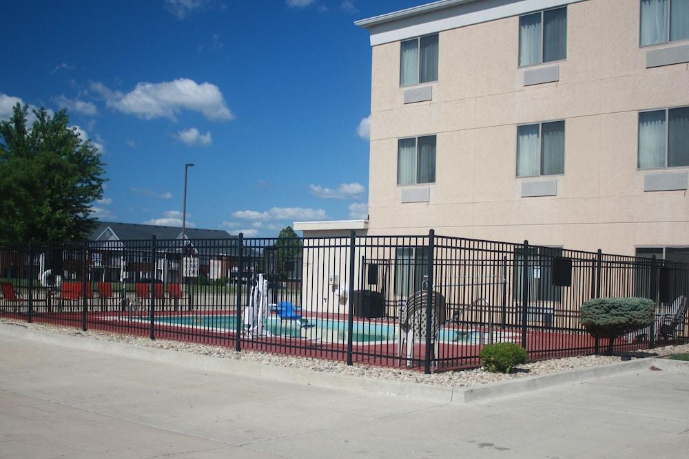 Comfort Suites Bloomington I-55 And I-74 Extérieur photo