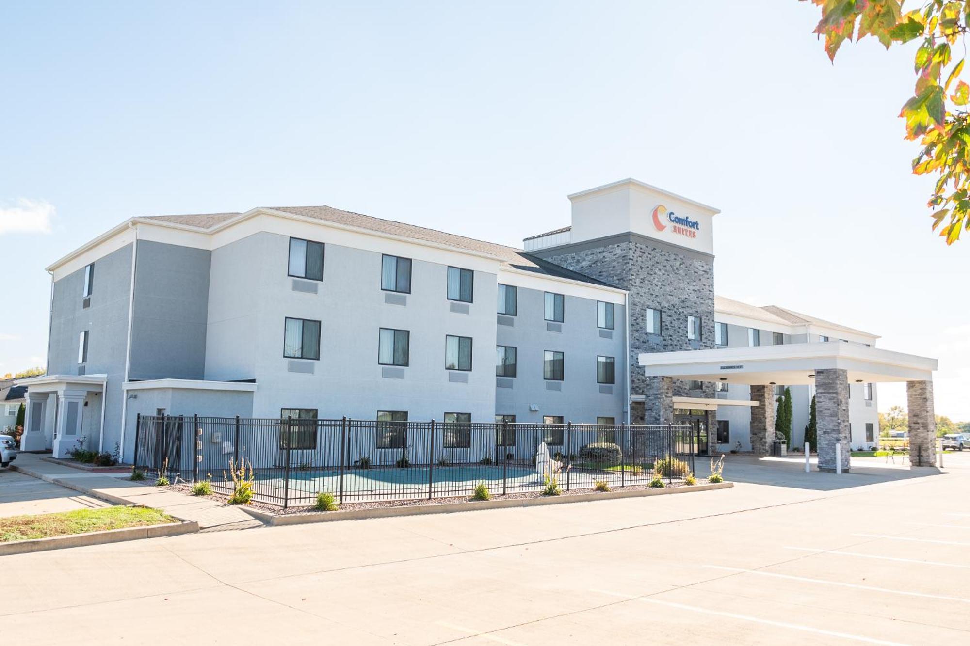 Comfort Suites Bloomington I-55 And I-74 Extérieur photo